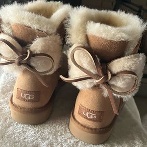 NEW UGG MINI BAILEY BOW W/ LEATHER TIE - Very Rare, CHESTNUT, Size 7